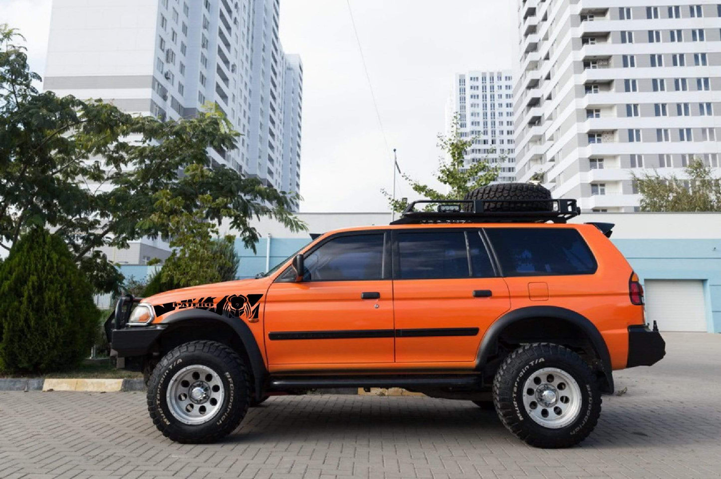 Premium Quality Stickers Compatible with Mitsubishi Pajero Alien Design Vinyl car stickers