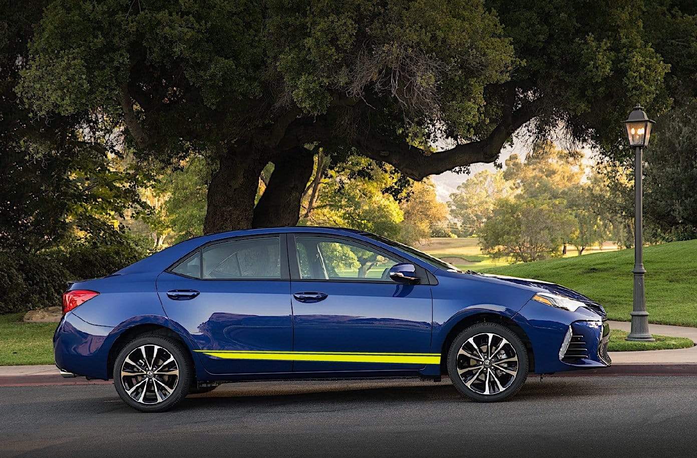 Vinyl Graphics Classic Line Graphic Gift Toyota Corolla Racing Stripes for Corolla car stickers decals